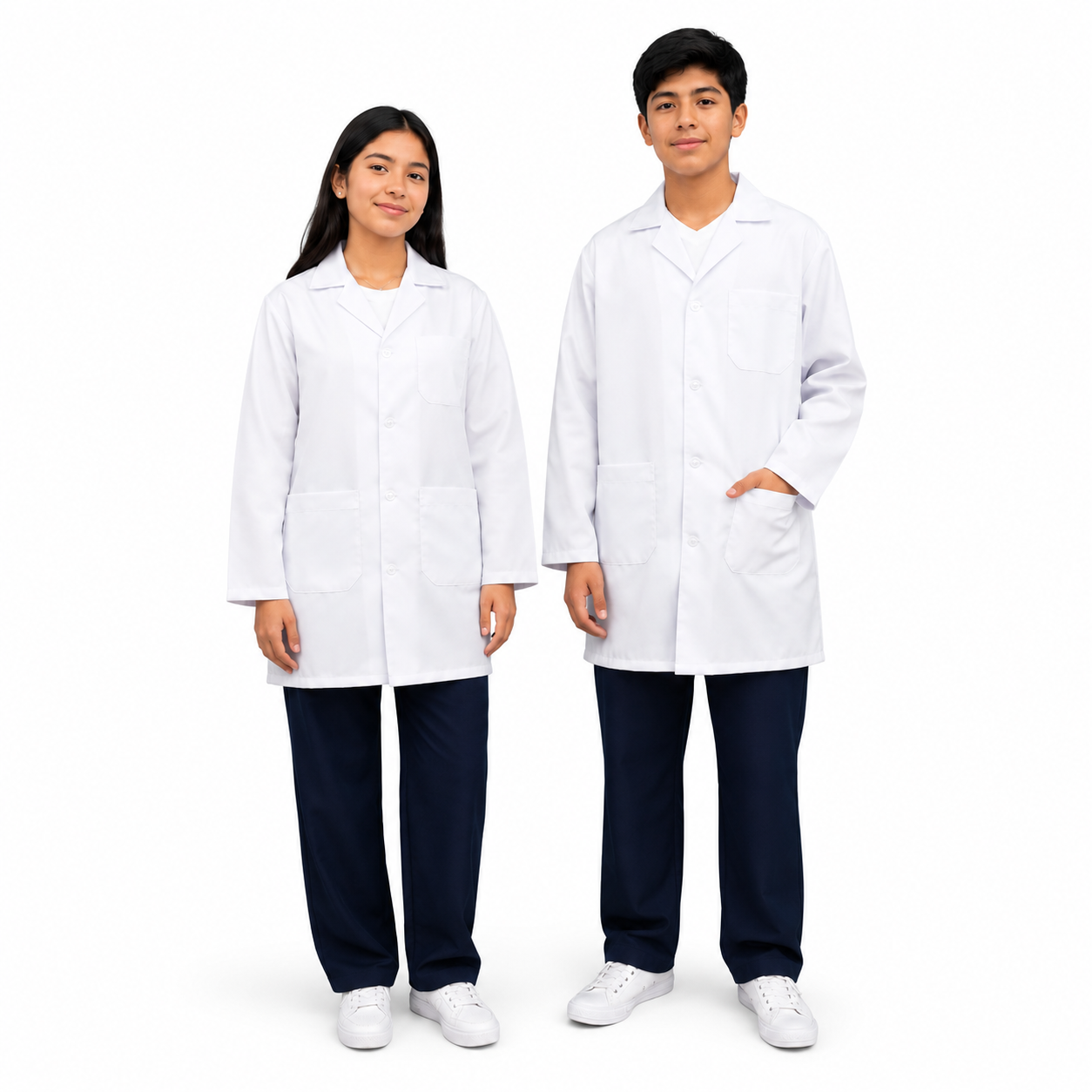 Bata médica Seypro línea Diamante 100% poliéster de grado industrial. Corte recto y funcional para una imagen pulcra durante toda la jornada.